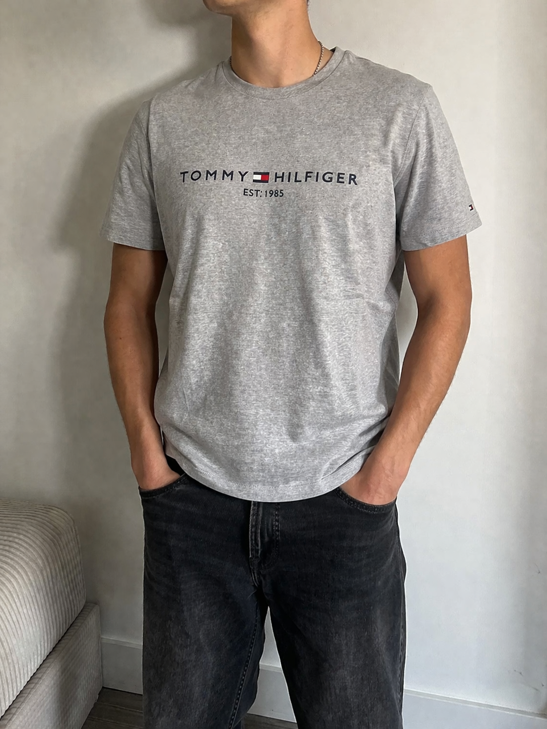 Tommy Hilfiger T-Shirt – Grey – L (Logo Front)